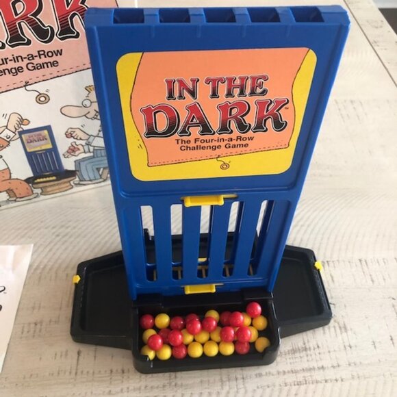 Vintage 1989 Parker Brothers In The Dark The Four in the Row Challenge Game - Picture 8 of 9